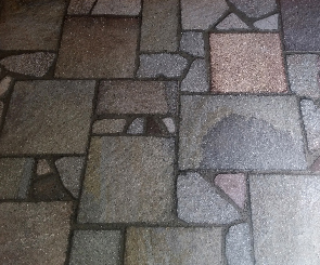 鉄平石の方形とスリ石乱貼りミックス