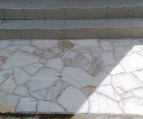 ホワイトクォーツサイトの乱貼り