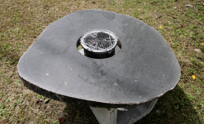 石のBBQテーブル